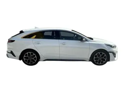 BIAŁY KOMBI KIA PROCEED z 2023 r., BENZYNA, skrzynia biegów AUTOMATYCZNA 160KM, zdjęcie 3 z 19
