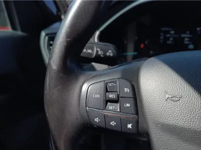 CZARNY KOMBI FORD FOCUS TURNIER z 2021 r., DIESEL, skrzynia biegów MANUALNA 120KM, zdjęcie 4 z 15