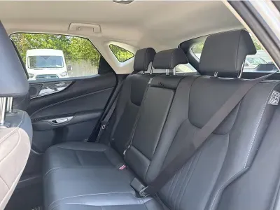 BIAŁY SUV LEXUS NX z 2022 r., HYBRYDA/BENZYNA, skrzynia biegów AUTOMATYCZNA 242KM, zdjęcie 12 z 19