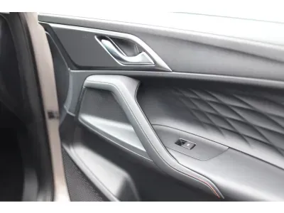 SREBRNY SUV MG HS z 2025 r., HYBRYDA/BENZYNA, skrzynia biegów AUTOMATYCZNA 272KM, zdjęcie 5 z 8