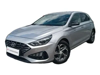 SZARY HATCHBACK HYUNDAI I30 z 2024 r., HYBRYDA/BENZYNA, skrzynia biegów MANUALNA 160KM, zdjęcie główne