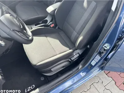 NIEBIESKI HATCHBACK HYUNDAI I20 z 2025 r., BENZYNA, skrzynia biegów AUTOMATYCZNA 101KM, zdjęcie 4 z 17