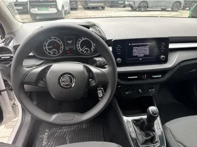 BIAŁY HATCHBACK SKODA FABIA z 2023 r., BENZYNA, skrzynia biegów MANUALNA 110KM, zdjęcie 14 z 19