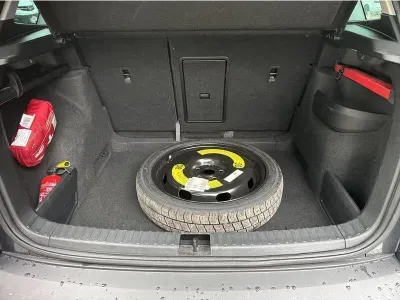 SZARY SUV SKODA KAROQ z 2021 r., BENZYNA, skrzynia biegów AUTOMATYCZNA 150KM, zdjęcie 5 z 19