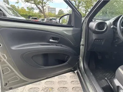 ZIELONY SUV TOYOTA AYGO X z 2022 r., BENZYNA, skrzynia biegów MANUALNA 72KM, zdjęcie 17 z 18