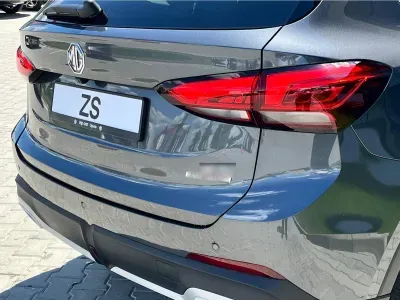 SZARY SUV MG ZS z 2026 r., HYBRYDA/BENZYNA, skrzynia biegów AUTOMATYCZNA 197KM, zdjęcie 6 z 10