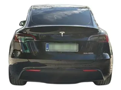 CZARNY SUV TESLA MODEL Y z 2023 r., ELEKTRYCZNY, skrzynia biegów AUTOMATYCZNA 534KM, zdjęcie 5 z 17