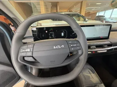 NIEBIESKI SUV KIA EV3 z 2025 r., ELEKTRYCZNY, skrzynia biegów AUTOMATYCZNA 150KM, zdjęcie 7 z 18