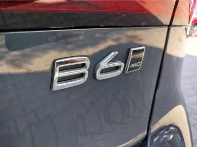 NIEBIESKI KOMBI VOLVO V90 CROSS COUNTRY z 2023 r., HYBRYDA/DIESEL, skrzynia biegów AUTOMATYCZNA 300KM, zdjęcie 11 z 19