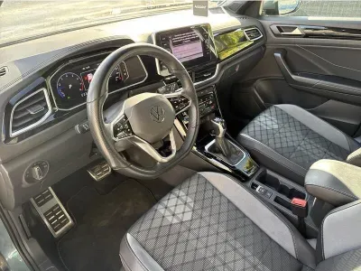 NIEBIESKI SUV VOLKSWAGEN T-ROC z 2022 r., BENZYNA, skrzynia biegów AUTOMATYCZNA 150KM, zdjęcie 8 z 19