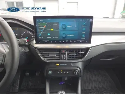 SZARY HATCHBACK FORD FOCUS z 2023 r., HYBRYDA/BENZYNA, skrzynia biegów MANUALNA 92KM, zdjęcie 11 z 29