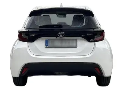 BIAŁY HATCHBACK TOYOTA YARIS z 2024 r., HYBRYDA/BENZYNA, skrzynia biegów AUTOMATYCZNA 116KM, zdjęcie 5 z 17
