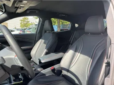 BIAŁY SUV FORD MUSTANG MACH E z 2023 r., ELEKTRYCZNY, skrzynia biegów AUTOMATYCZNA 269KM, zdjęcie 17 z 18