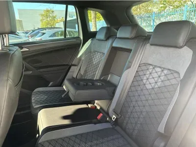 BIAŁY SUV VOLKSWAGEN TIGUAN z 2022 r., DIESEL, skrzynia biegów AUTOMATYCZNA 200KM, zdjęcie 17 z 19