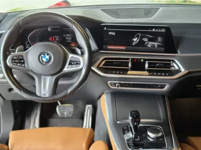 CZARNY SUV BMW X5 z 2022 r., DIESEL, skrzynia biegów AUTOMATYCZNA 231KM, zdjęcie 7 z 12