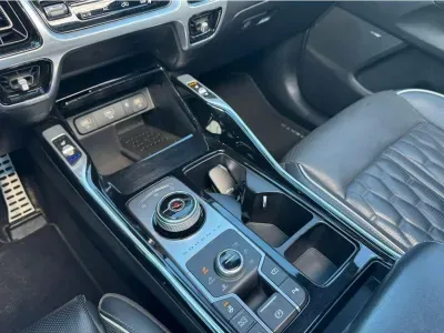 CZARNY SUV KIA SORENTO z 2021 r., HYBRYDA/BENZYNA, skrzynia biegów AUTOMATYCZNA 169KM, zdjęcie 17 z 23