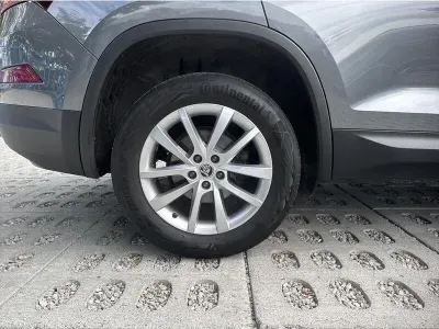 SZARY SUV SKODA KODIAQ z 2022 r., BENZYNA, skrzynia biegów AUTOMATYCZNA 150KM, zdjęcie 19 z 19