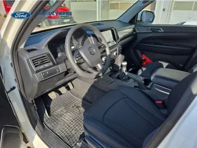 BIAŁY SUV SSANGYONG MUSSO z 2022 r., DIESEL, skrzynia biegów MANUALNA 148KM, zdjęcie 15 z 27