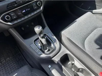 SREBRNY HATCHBACK HYUNDAI I30 z 2023 r., BENZYNA, skrzynia biegów AUTOMATYCZNA 120KM, zdjęcie 18 z 19