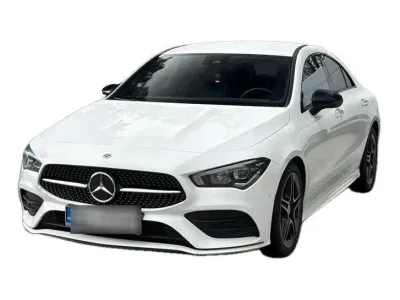 BIAŁY SEDAN MERCEDES CLASE CLA z 2022 r., BENZYNA, skrzynia biegów AUTOMATYCZNA 163KM, zdjęcie główne