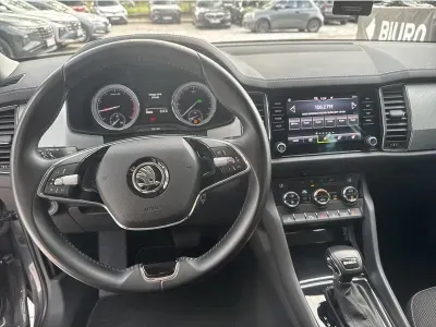 SZARY SUV SKODA KODIAQ z 2022 r., BENZYNA, skrzynia biegów AUTOMATYCZNA 150KM, zdjęcie 17 z 19