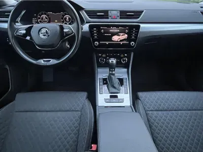SZARY SEDAN SKODA SUPERB III z 2021 r., BENZYNA, skrzynia biegów AUTOMATYCZNA 150KM, zdjęcie 5 z 15