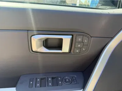 SREBRNY CROSSOVER KIA SELTOS z 2026 r., BENZYNA, skrzynia biegów AUTOMATYCZNA 160KM, zdjęcie 6 z 9