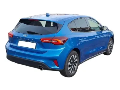 NIEBIESKI HATCHBACK FORD FOCUS z 2023 r., BENZYNA, skrzynia biegów MANUALNA 92KM, zdjęcie 25 z 28