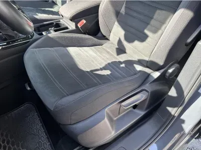 SZARY SEDAN VOLKSWAGEN TOURAN z 2022 r., BENZYNA, skrzynia biegów AUTOMATYCZNA 150KM, zdjęcie 7 z 19