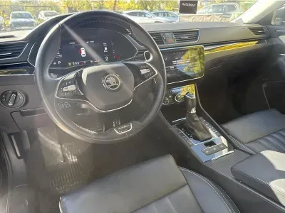 CZARNY KOMBI SKODA SUPERB z 2022 r., DIESEL, skrzynia biegów AUTOMATYCZNA 150KM, zdjęcie 11 z 19
