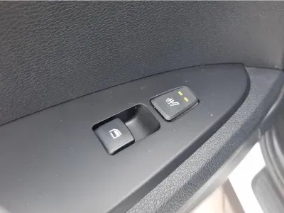 BIAŁY SUV KIA SPORTAGE z 2023 r., BENZYNA, skrzynia biegów MANUALNA 110KM, zdjęcie 23 z 24
