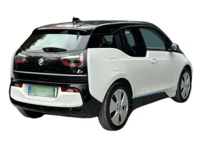 BIAŁY HATCHBACK BMW I3 z 2022 r., ELEKTRYCZNY, skrzynia biegów AUTOMATYCZNA 170KM, zdjęcie 9 z 17