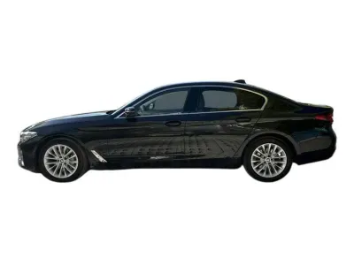 CZARNY SEDAN BMW SERIE 5 z 2022 r., BENZYNA, skrzynia biegów AUTOMATYCZNA 252KM, zdjęcie 12 z 19