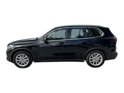 CZARNY SUV BMW X5 z 2022 r., HYBRYDA/BENZYNA, skrzynia biegów AUTOMATYCZNA 394KM, zdjęcie 7 z 19