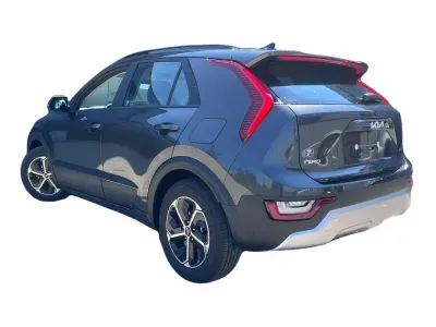 SZARY CROSSOVER KIA NIRO z 2026 r., HYBRYDA/BENZYNA, skrzynia biegów AUTOMATYCZNA 136KM, zdjęcie 2 z 10