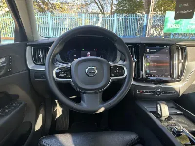 NIEBIESKI SUV VOLVO XC60 z 2022 r., DIESEL, skrzynia biegów AUTOMATYCZNA 197KM, zdjęcie 5 z 19