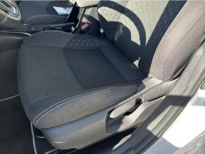 BIAŁY KOMBI TOYOTA COROLLA z 2023 r., HYBRYDA/BENZYNA, skrzynia biegów AUTOMATYCZNA 140KM, zdjęcie 2 z 19