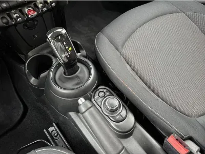 SZARY HATCHBACK MINI MINI z 2023 r., BENZYNA, skrzynia biegów AUTOMATYCZNA 136KM, zdjęcie 11 z 19