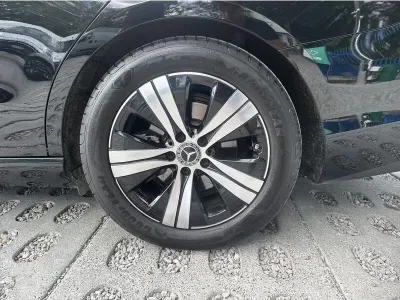 CZARNY KOMBI MERCEDES C-KLASSE-KOMBI z 2022 r., BENZYNA, skrzynia biegów AUTOMATYCZNA 190KM, zdjęcie 8 z 17