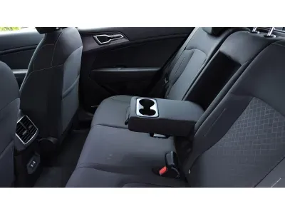 BIAŁY SUV KIA SPORTAGE z 2026 r., BENZYNA, skrzynia biegów MANUALNA 150KM, zdjęcie 8 z 18