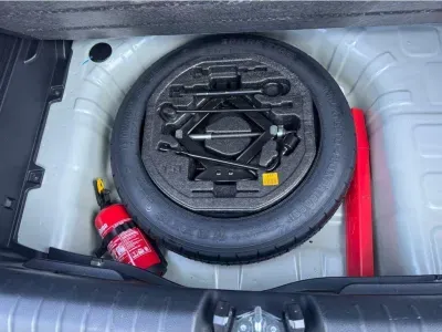 BIAŁY SUV KIA STONIC z 2025 r., BENZYNA, skrzynia biegów MANUALNA 58KM, zdjęcie 8 z 19