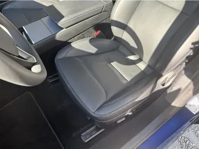 NIEBIESKI SEDAN TESLA MODEL 3 z 2023 r., ELEKTRYCZNY, skrzynia biegów AUTOMATYCZNA 283KM, zdjęcie 10 z 18