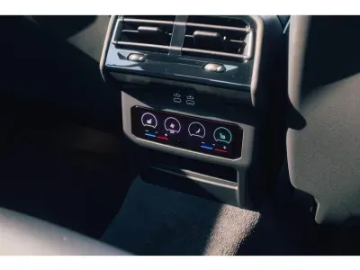 SZARY SEDAN BMW 520D XDRIVE M SPORT z 2026 r., DIESEL, skrzynia biegów AUTOMATYCZNA 197KM, zdjęcie 2 z 2