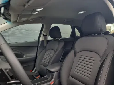 NIEBIESKI HATCHBACK HYUNDAI I30 z 2026 r., BENZYNA, skrzynia biegów AUTOMATYCZNA 150KM, zdjęcie 8 z 15