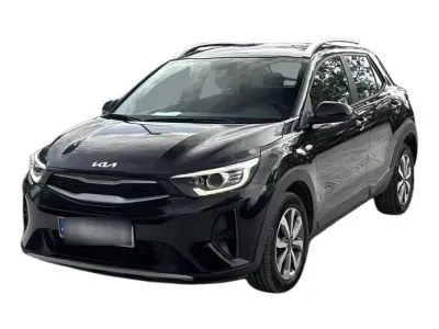 CZARNY SUV KIA STONIC z 2024 r., BENZYNA, skrzynia biegów AUTOMATYCZNA 101KM, zdjęcie główne