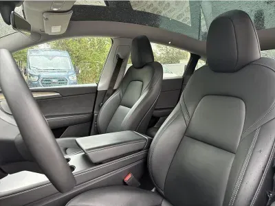 BIAŁY SUV TESLA MODEL Y z 2023 r., ELEKTRYCZNY, skrzynia biegów AUTOMATYCZNA 347KM, zdjęcie 7 z 19