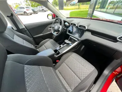 CZERWONY HATCHBACK MG ZS z 2026 r., HYBRYDA/BENZYNA, skrzynia biegów AUTOMATYCZNA 197KM, zdjęcie 6 z 15