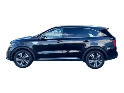 CZARNY SUV KIA SORENTO z 2021 r., HYBRYDA/BENZYNA, skrzynia biegów AUTOMATYCZNA 169KM, zdjęcie 13 z 23