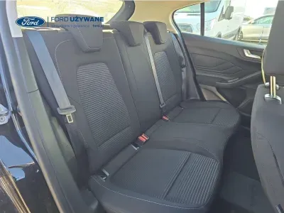 CZARNY HATCHBACK FORD FOCUS z 2023 r., BENZYNA, skrzynia biegów MANUALNA 92KM, zdjęcie 11 z 29