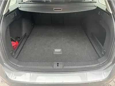 SREBRNY KOMBI VOLKSWAGEN PASSAT z 2022 r., BENZYNA, skrzynia biegów AUTOMATYCZNA 150KM, zdjęcie 4 z 19